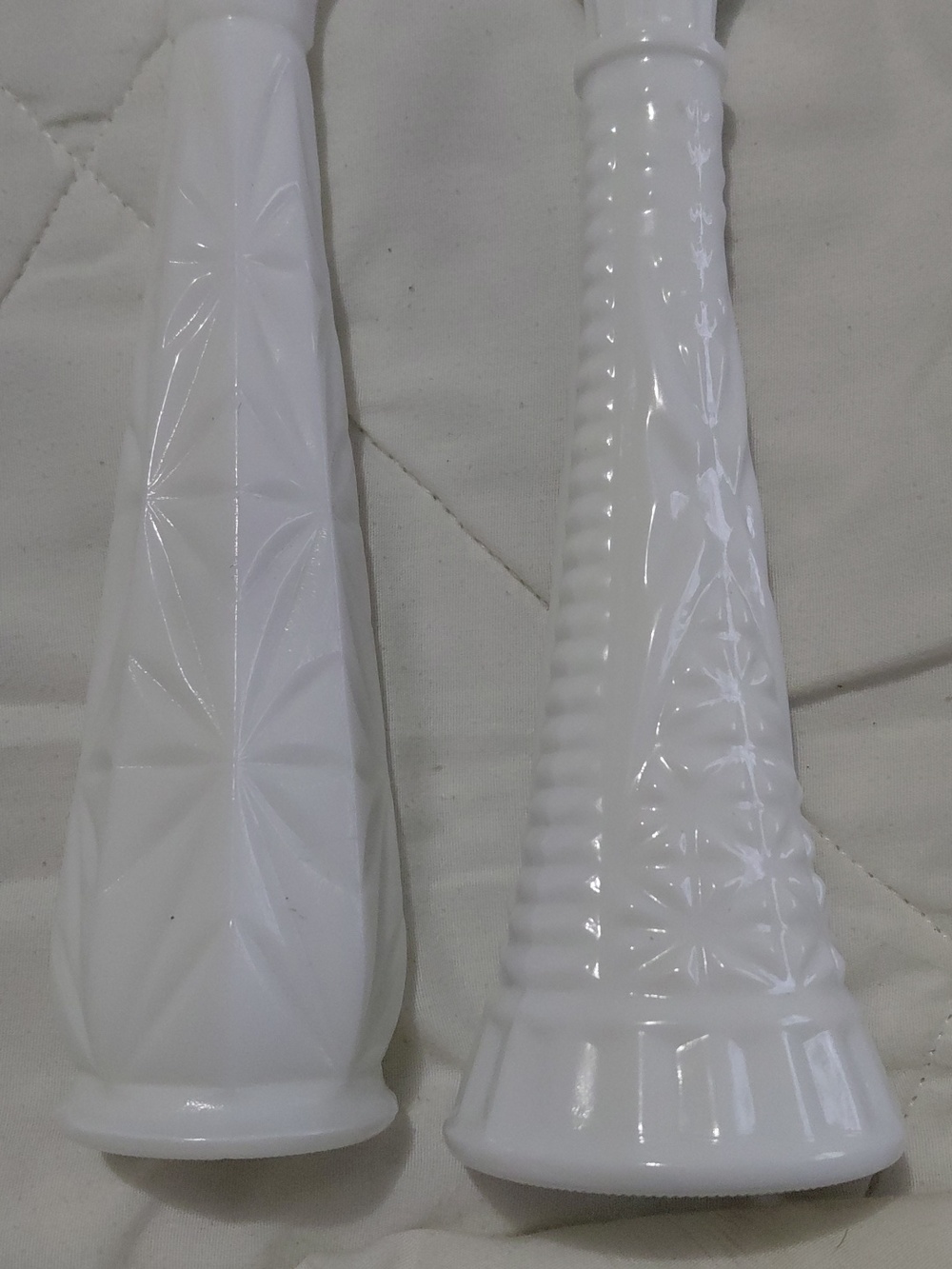 2pc Vintage /mid-century Tapered Milk Glass Bud Vase Set with Starburst Pattern